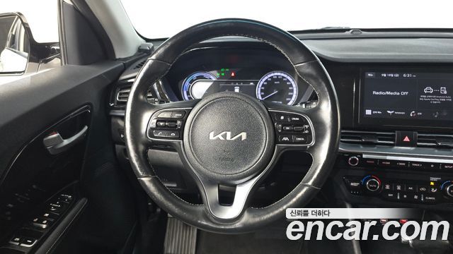 Kia Niro 1.6 HEV Prestige 2022 — фото 14