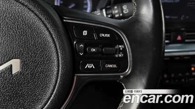 Kia Niro 1.6 HEV Prestige 2022 — фото 17