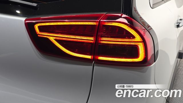 Kia Niro 1.6 HEV Prestige 2022 — фото 23