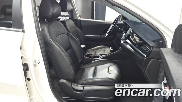 Kia Niro 1.6 HEV Prestige 2022 — фото 26