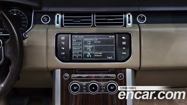 Land Rover Range Rover (IV) 4.4 SDV8 Vogue SE DIESEL 2015 — фото 17