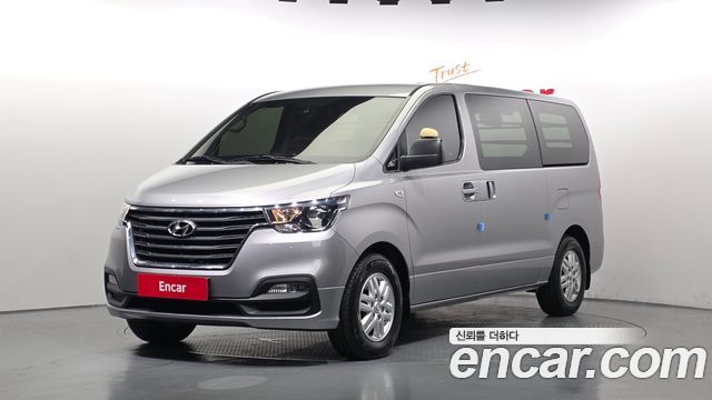 Hyundai Grand Starex Van 3-Seater Smart