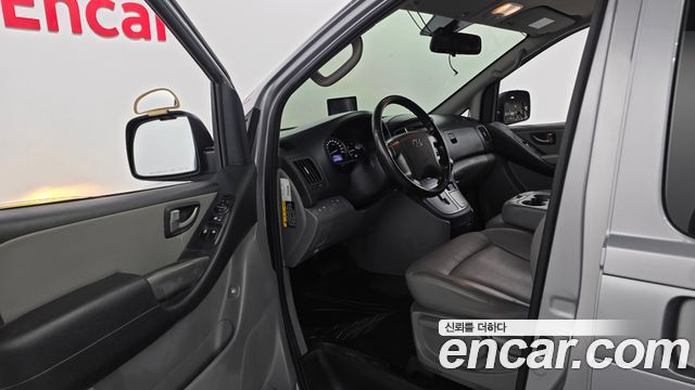 Hyundai Grand Starex Van 3-Seater Smart 2021 — фото 10