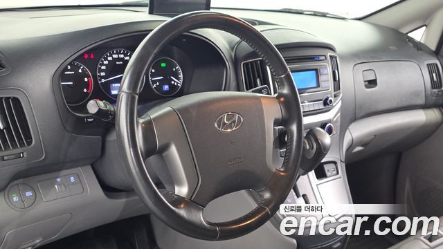 Hyundai Grand Starex Van 3-Seater Smart 2021 — фото 12