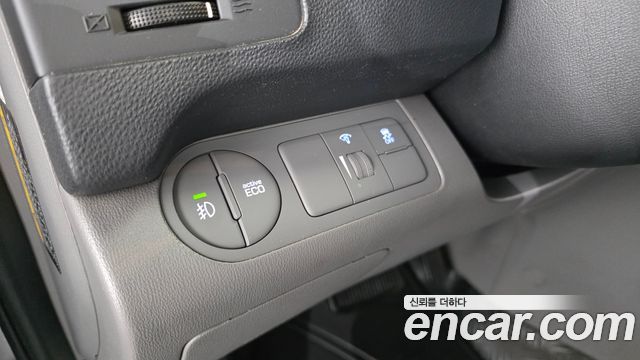 Hyundai Grand Starex Van 3-Seater Smart 2021 — фото 14