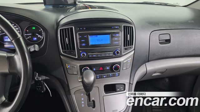 Hyundai Grand Starex Van 3-Seater Smart 2021 — фото 19