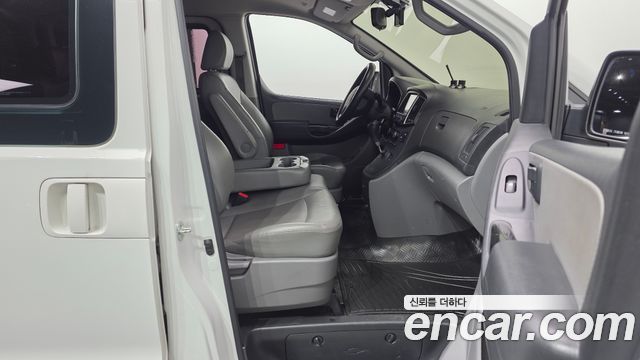Hyundai Grand Starex 4WD Wagon 12-Seater Smart 2019 — фото 12