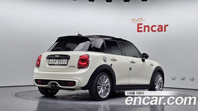 MINI Cooper S 5Door Standard 3rd 2017 — фото 2