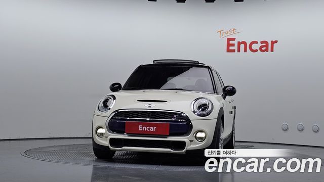 MINI Cooper S 5Door Standard 3rd 2017 — фото 3