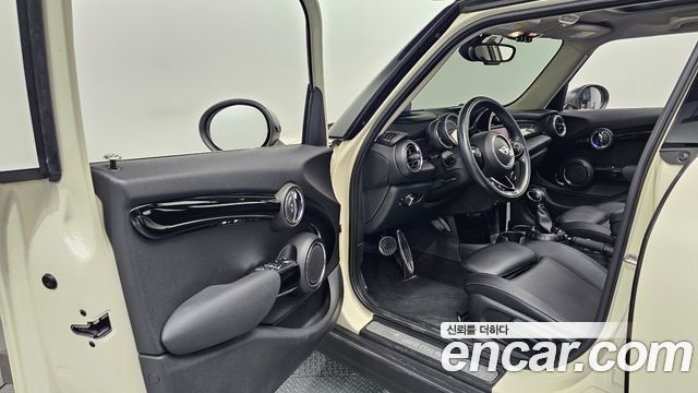 MINI Cooper S 5Door Standard 3rd 2017 — фото 10