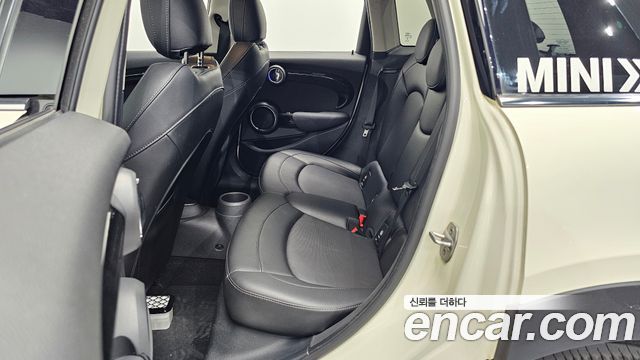 MINI Cooper S 5Door Standard 3rd 2017 — фото 11
