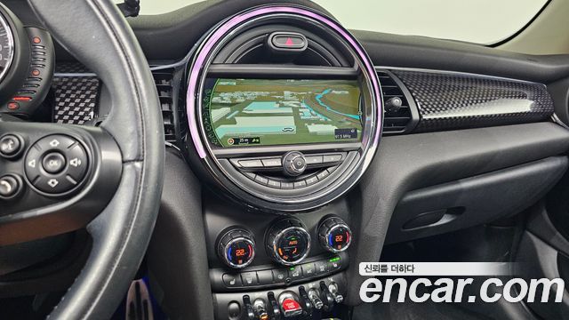 MINI Cooper S 5Door Standard 3rd 2017 — фото 12