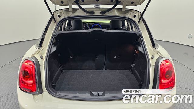 MINI Cooper S 5Door Standard 3rd 2017 — фото 16