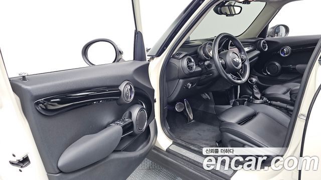 MINI Cooper S 5Door Standard 3rd 2017 — фото 17