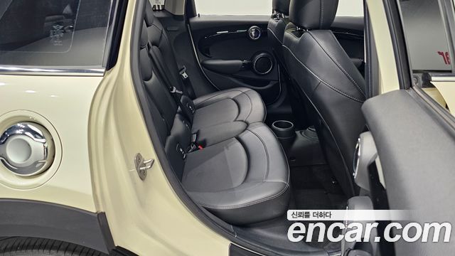 MINI Cooper S 5Door Standard 3rd 2017 — фото 19