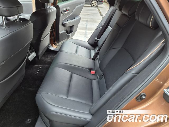 Toyota Crown Crossover 2.4 4WD Dual Boost HYbrid 2023 — фото 6