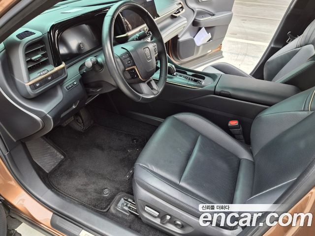 Toyota Crown Crossover 2.4 4WD Dual Boost HYbrid 2023 — фото 7