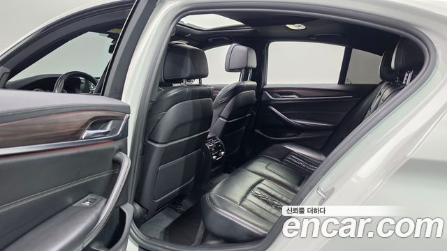 BMW 5 Series (G30) 520d xDrive M Sport Package Plus 2017 — фото 11