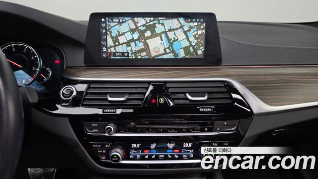 BMW 5 Series (G30) 520d xDrive M Sport Package Plus 2017 — фото 12