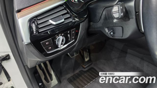 BMW 5 Series (G30) 520d xDrive M Sport Package Plus 2017 — фото 19