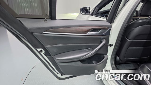 BMW 5 Series (G30) 520d xDrive M Sport Package Plus 2017 — фото 25