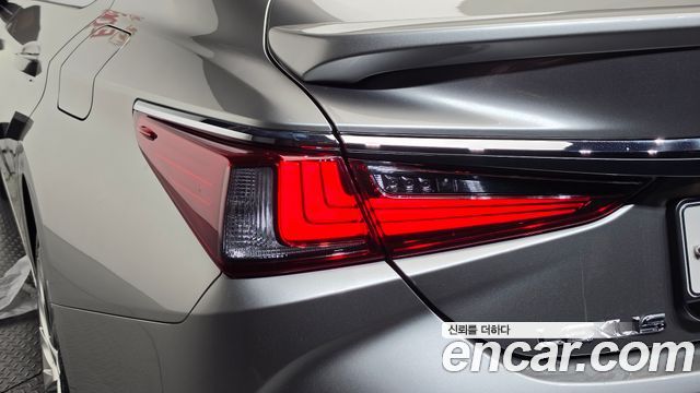 Lexus ES300h (VII) Luxury Plus 2021 — фото 23