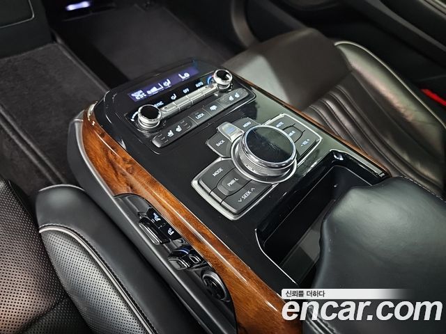 Genesis EQ900 5.0 GDI AWD Limousine Prestige 2016 — фото 17