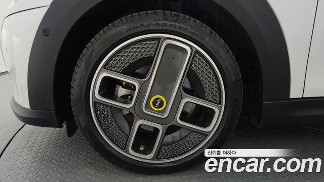 MINI Cooper Electric Resolute Edition 3rd 2024 — фото 5