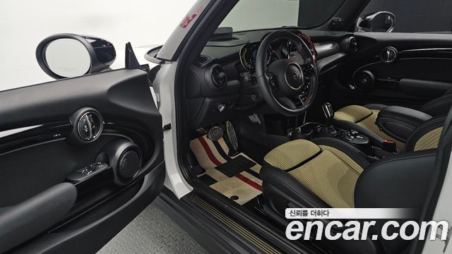 MINI Cooper Electric Resolute Edition 3rd 2024 — фото 11