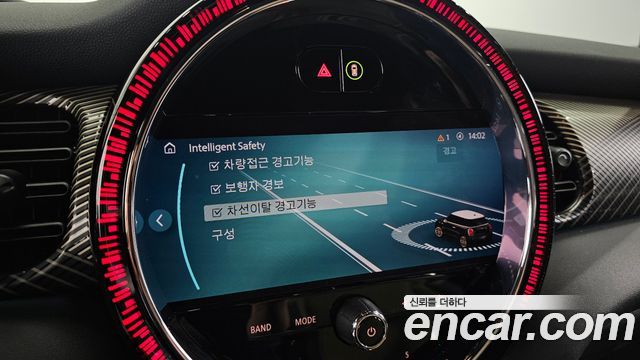 MINI Cooper Electric Resolute Edition 3rd 2024 — фото 16