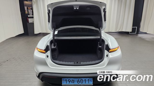 Porsche Taycan Base 2023 — фото 19