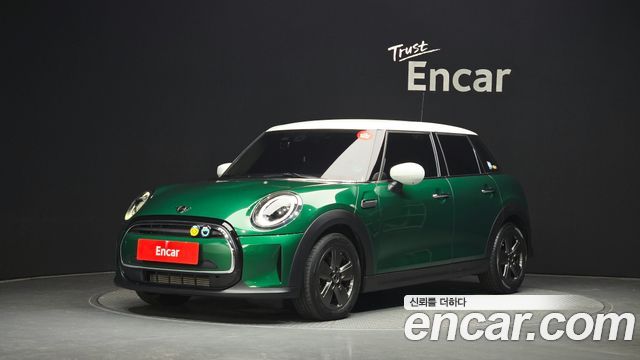 MINI Cooper 5Door Classic Third Generation 2022 — фото 1