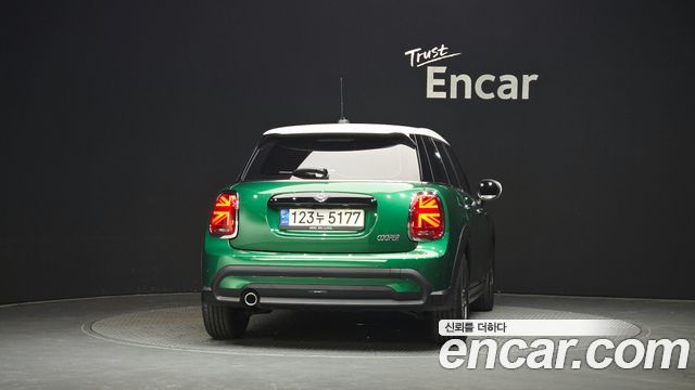 MINI Cooper 5Door Classic Third Generation 2022 — фото 4
