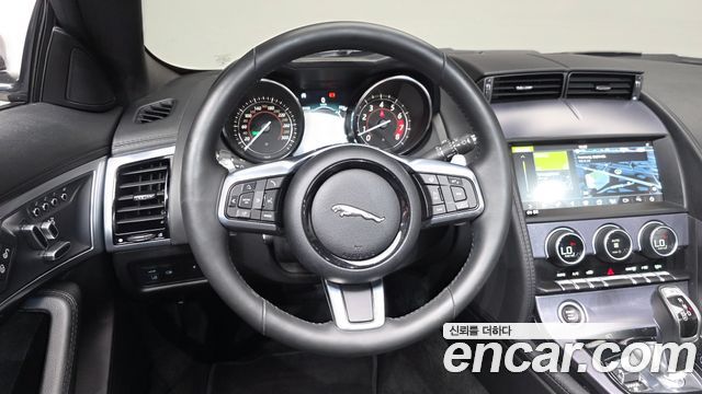 Jaguar F-TYPE P300 Convertible X152 2020 — фото 13