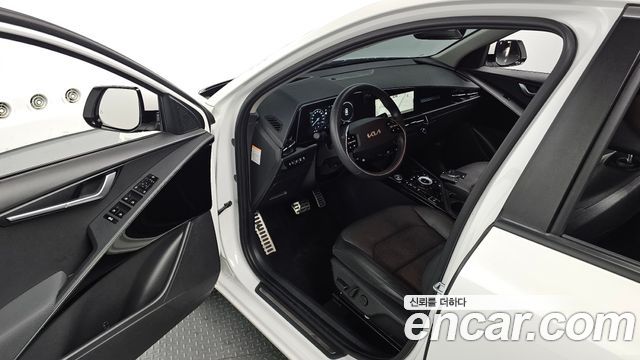Kia Niro Signature 2022 — фото 11