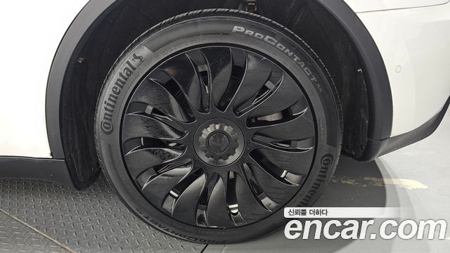 Tesla Model Y Long Range AWD 2021 — фото 21