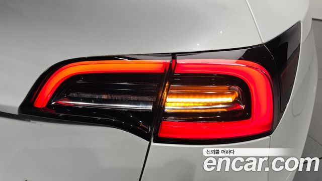 Tesla Model Y Long Range AWD 2021 — фото 23