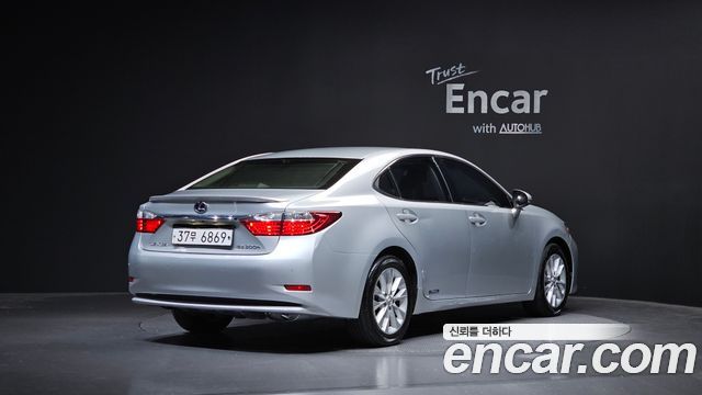 Lexus ES300h Executive XV60 2013 — фото 2