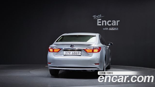 Lexus ES300h Executive XV60 2013 — фото 4