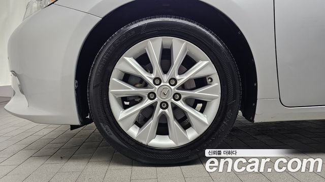Lexus ES300h Executive XV60 2013 — фото 5