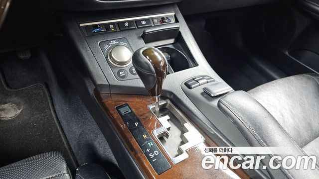 Lexus ES300h Executive XV60 2013 — фото 9