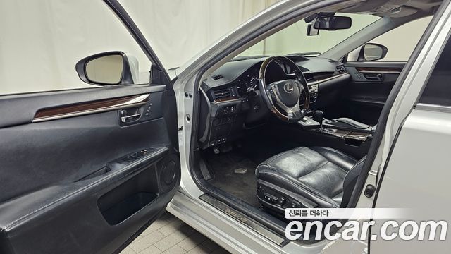 Lexus ES300h Executive XV60 2013 — фото 10