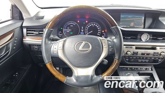 Lexus ES300h Executive XV60 2013 — фото 12