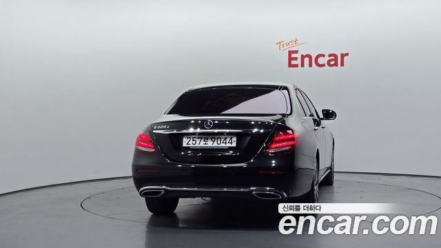 Mercedes-Benz E-Class (W213) E220d Avantgarde 2020 — фото 4