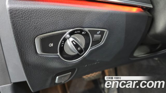 Mercedes-Benz E-Class (W213) E220d Avantgarde 2020 — фото 27