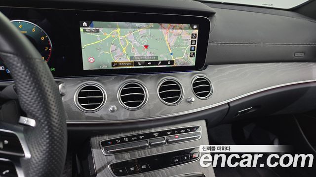 Mercedes-Benz E-Class (W213) E350 4MATIC AMG Line 2022 — фото 12