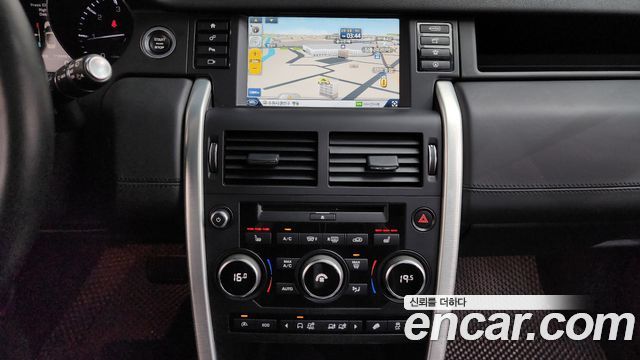 Land Rover Discovery Sport 2.0 TD4 HSE Luxury 2016 — фото 14