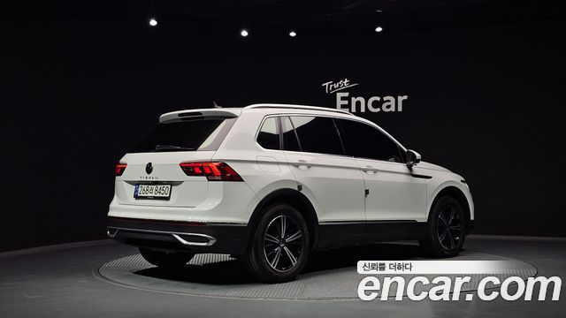 Volkswagen Tiguan (II) 2.0 TDI Premium 2022 — фото 2
