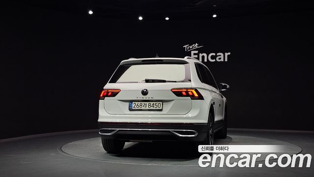 Volkswagen Tiguan (II) 2.0 TDI Premium 2022 — фото 4