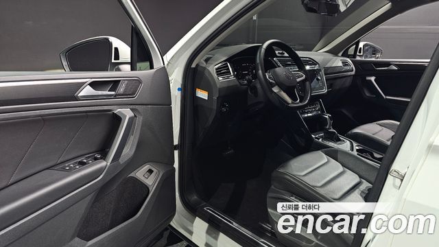 Volkswagen Tiguan (II) 2.0 TDI Premium 2022 — фото 10